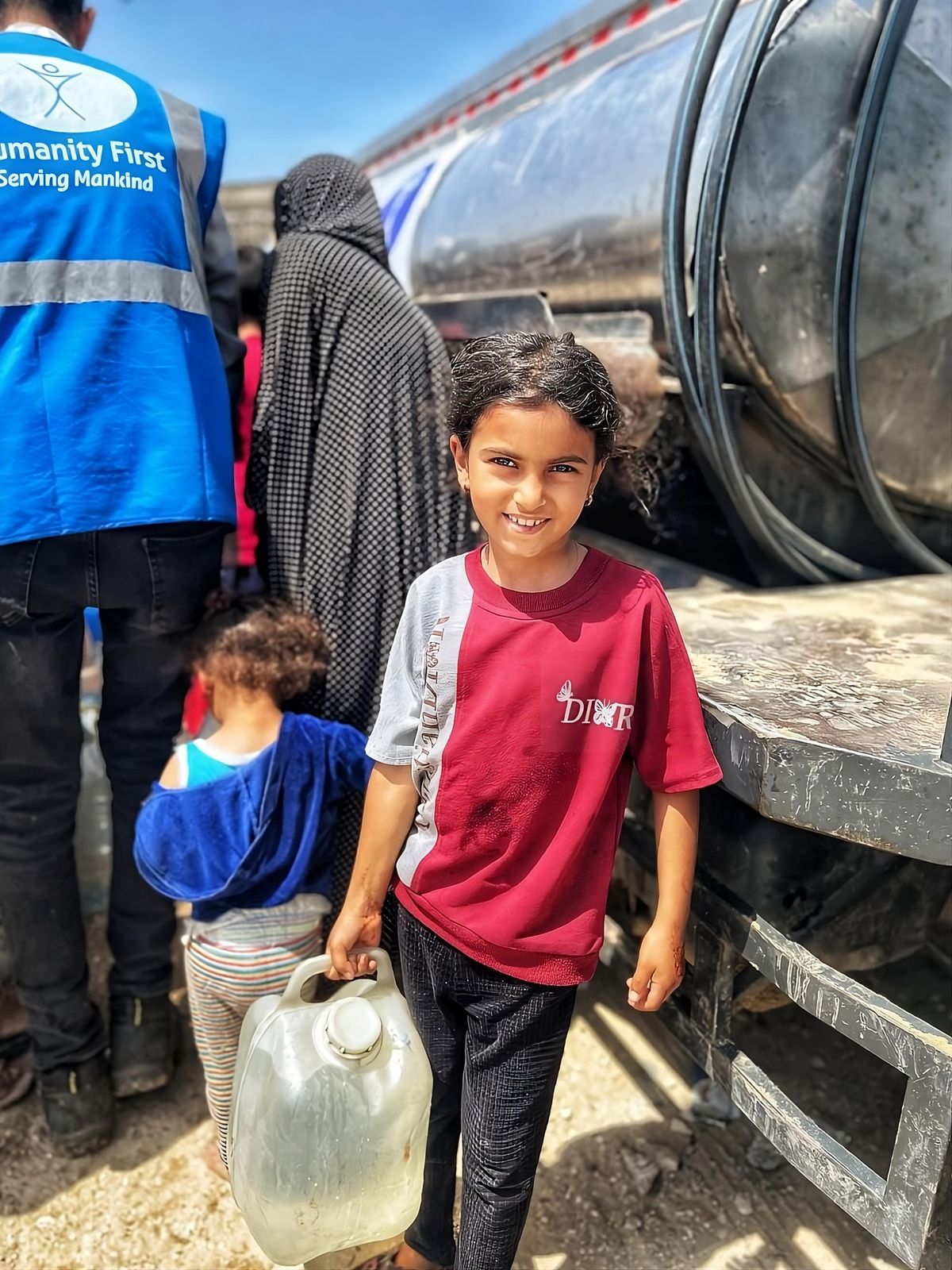 A girl collecting clean water in Gaza