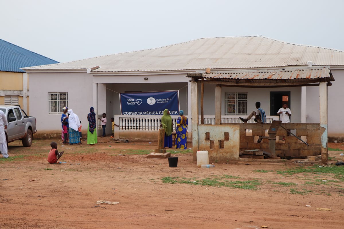 Patients being treated at the Bafatá medical camp