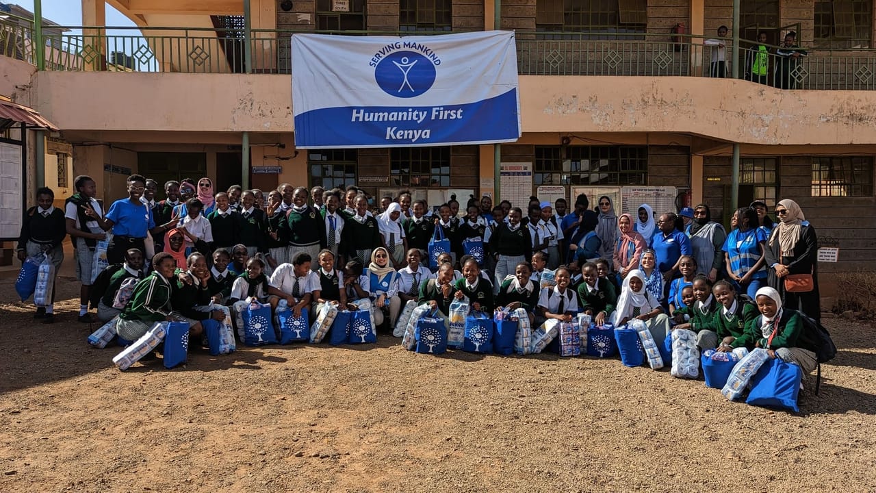 Sisters Around the Globe group photo — women and girls in the programme